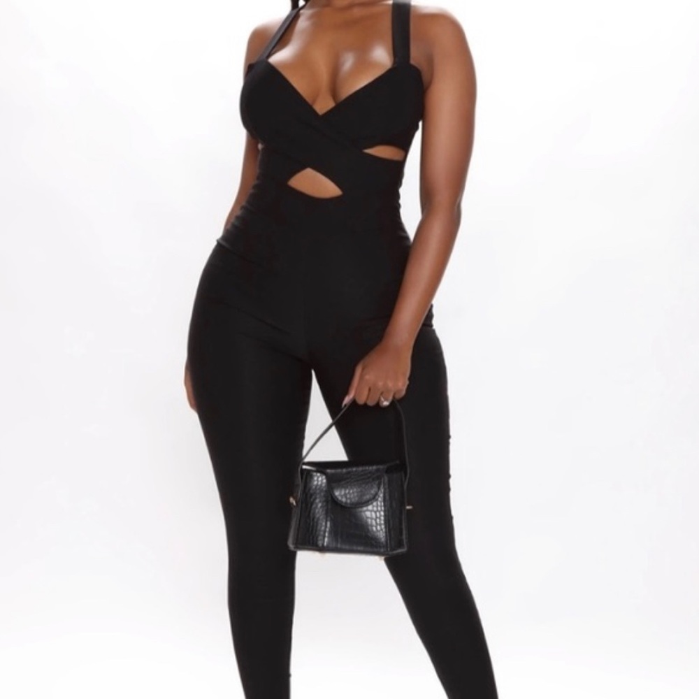 NWT Fashion Nova jumpsuit Size M